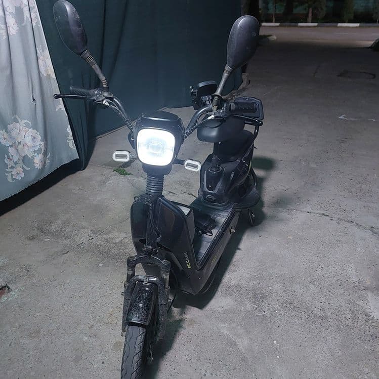 Skuter 3 skors 55 tezligi 40kmga yetadi zaryad zapas Kalit 3 oy haydal — 1