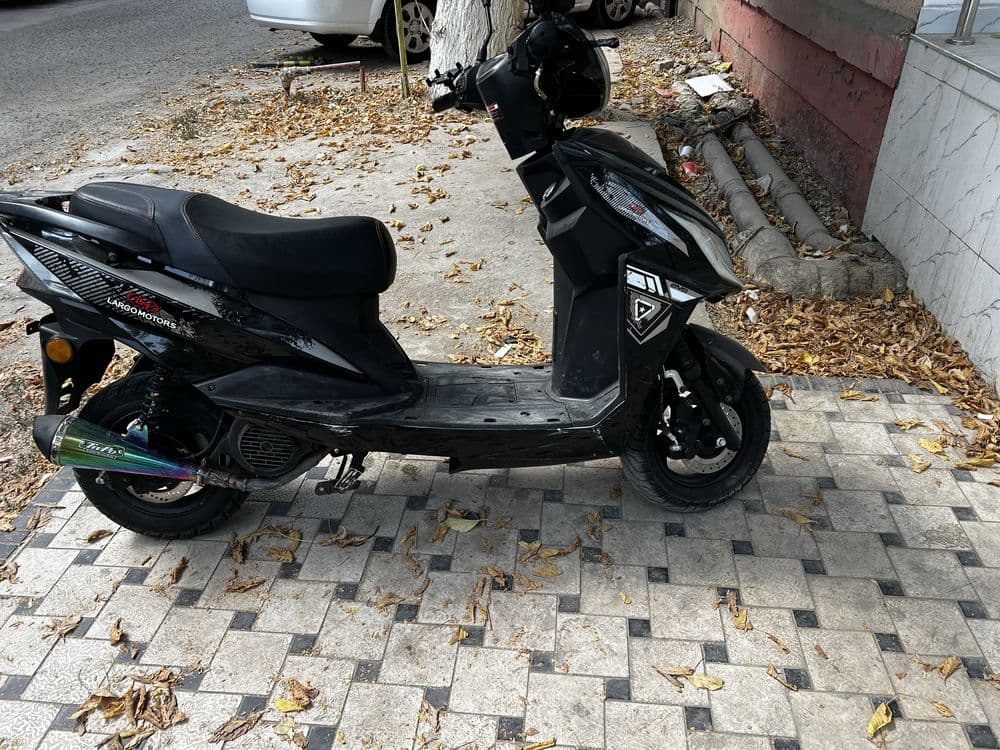 Largo skuter 150kub — 2