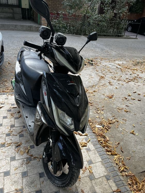 Largo skuter 150kub — 3