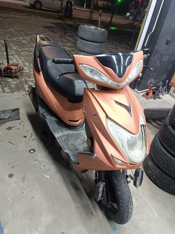 Skuter sotiladi abmenam bor — 1