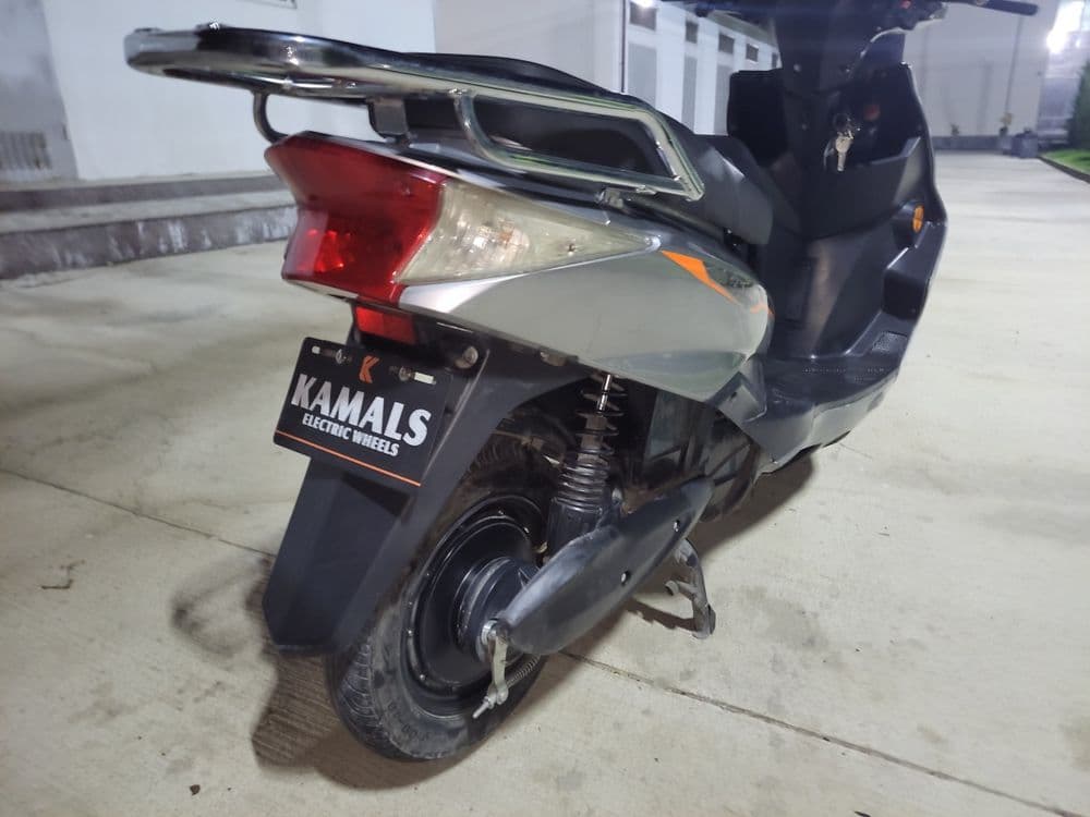 Sotiladi Kamals skuter — 4