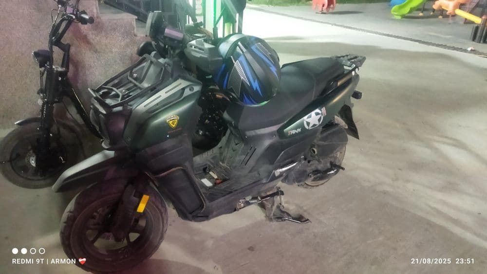 Tank 150 kub Moped Skuter srochna sotiladi — 2