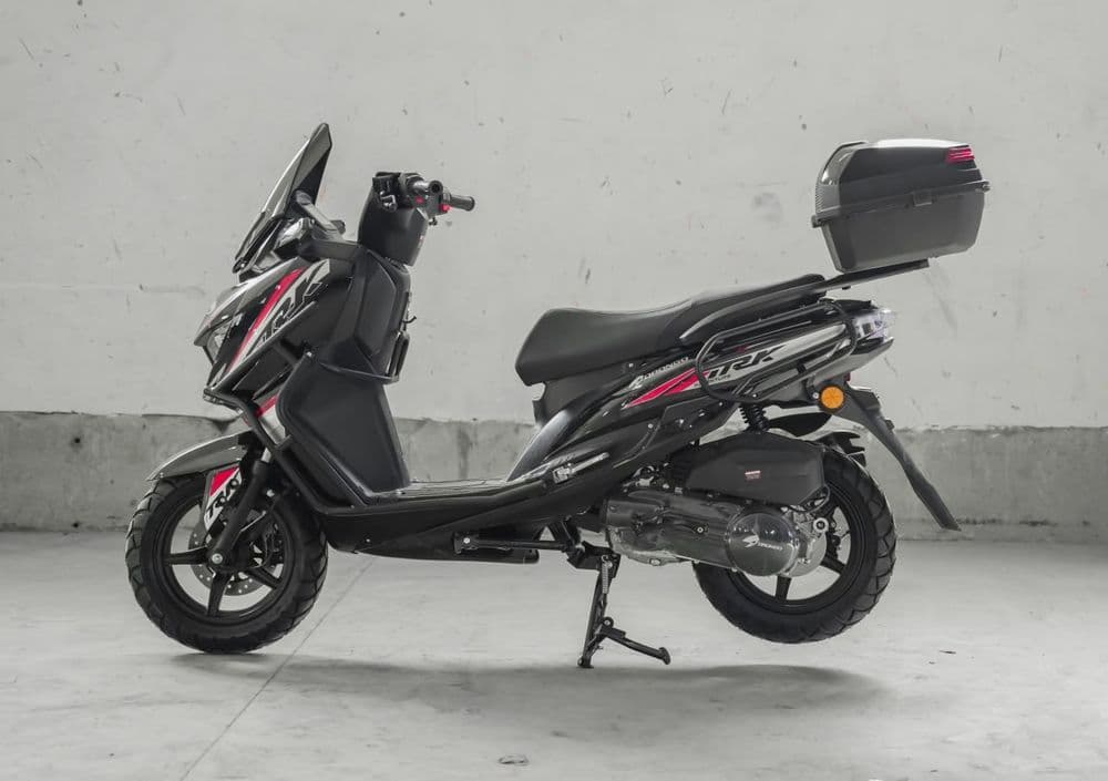 DRONGO dan Tigr skuteri 
2026 model.
Motor 150 kub
Tezligi 100km/s
Ben