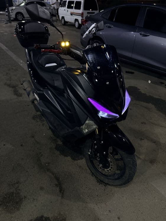 Yamaha T Max ultra 200cc skuter — 1