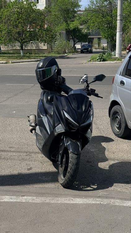 Yamaha T Max ultra 200cc skuter — 3