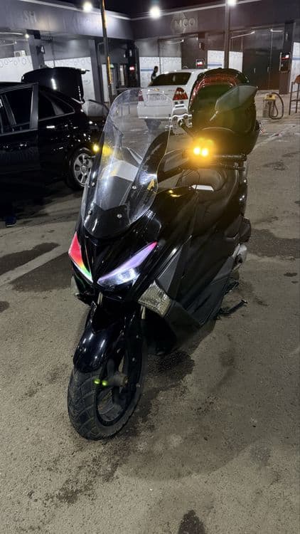 Yamaha T Max ultra 200cc skuter — 4