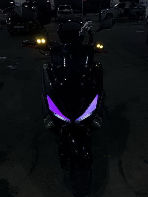 Yamaha T Max ultra 200cc skuter — 8