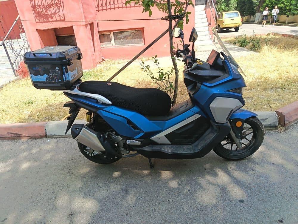 Maksi Skuter sotiladi 180 cc — 2