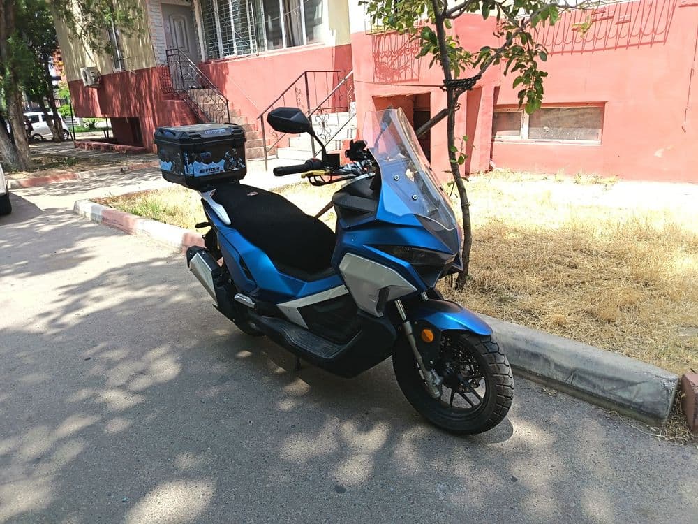 Maksi Skuter sotiladi 180 cc — 3