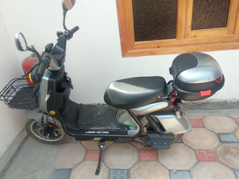 Moto Skuter Yangi — 2