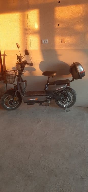 Skuter sotiladi. — 3