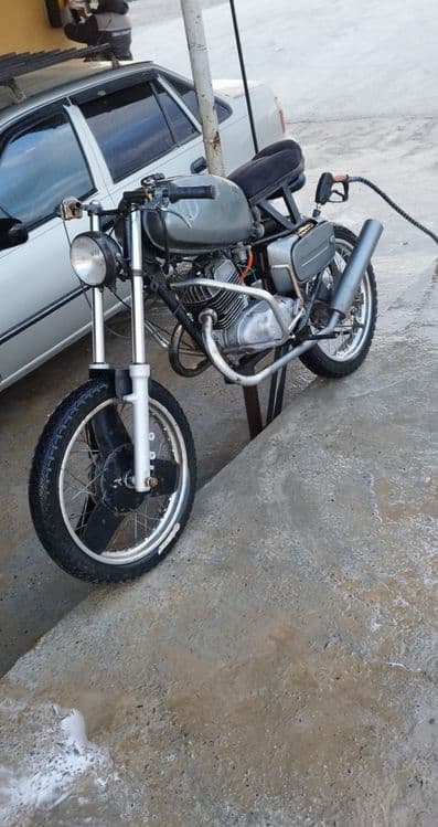 Moto cafe racer aybi yoq narxi 3 yarm milion  kami bor spartvni ql — 2