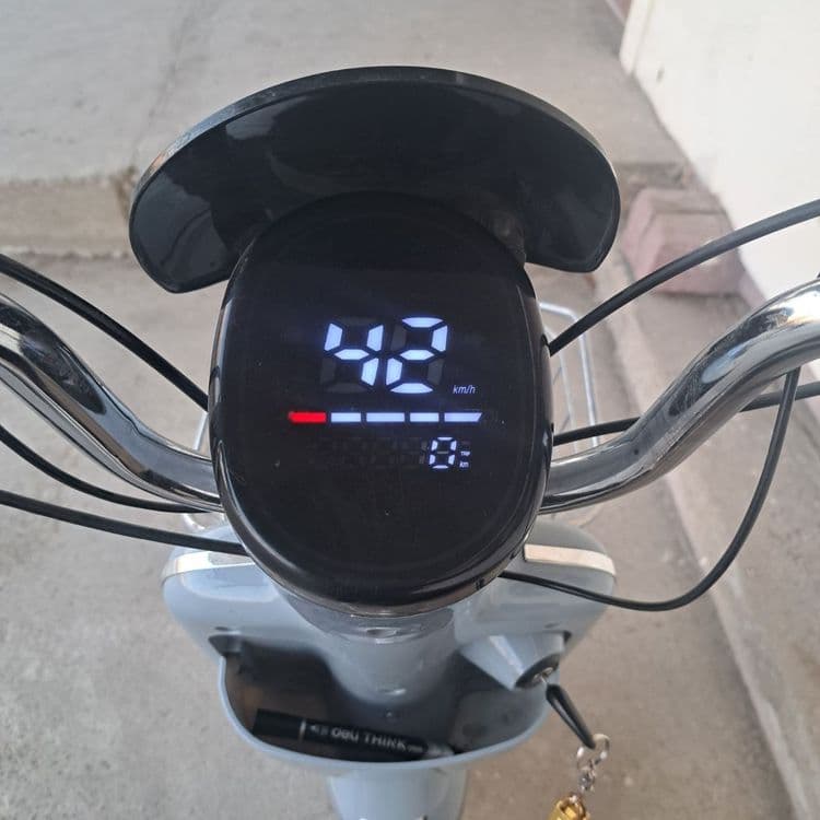 Skuter sotiladi elektro — 1