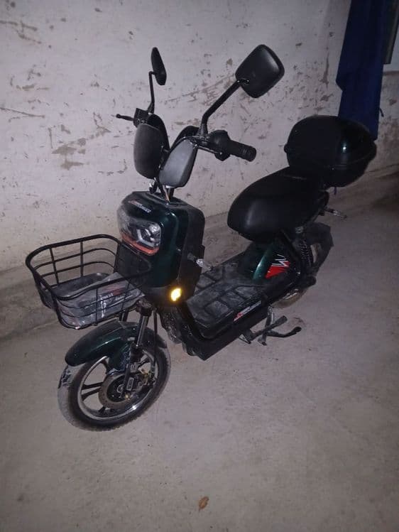 Skuter sotiladi yangi  3 kun buldi  srochni pul kerakligi uchun — 3