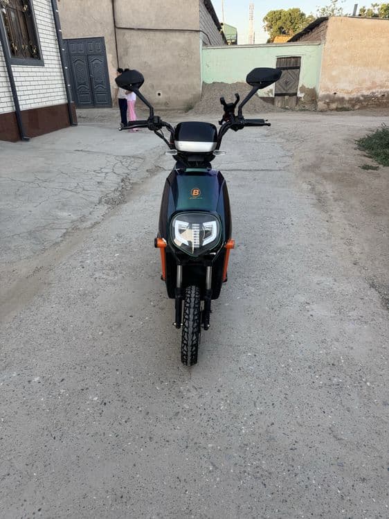 Elektro skutr sotiladi — 1