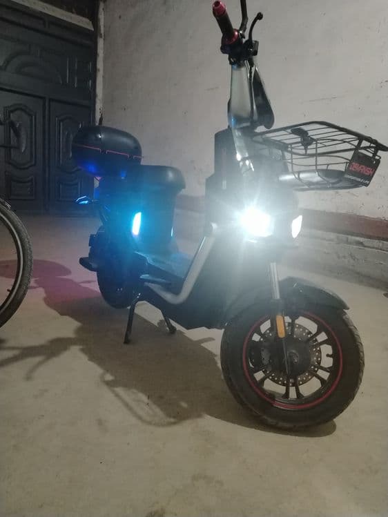 Skuter qora avtomat karobka — 4