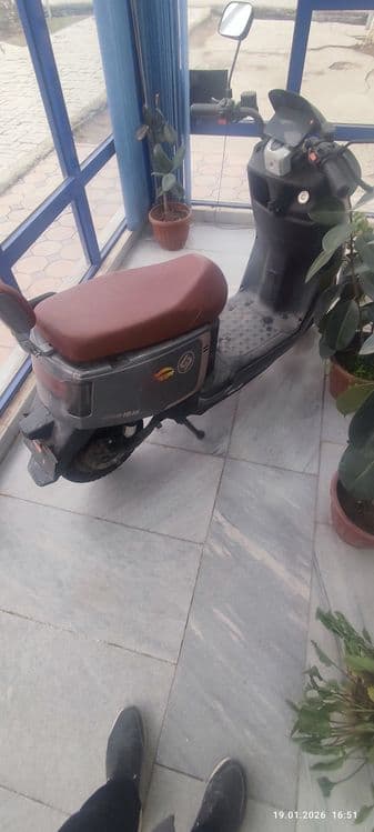 Elektro Skutercha sotiladi akumlyatori utirib qogan uzi yurishi zor ke — 3