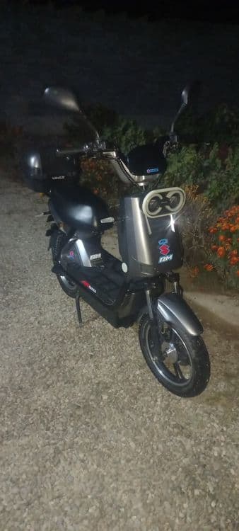 Skuter sotiladi, holati yaxshi, yurishi zo'r, 3 500 mil. — 3