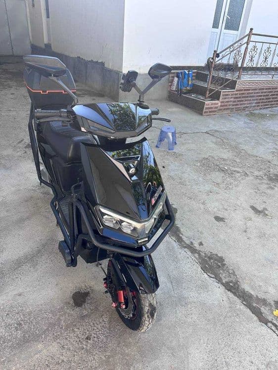 Skuter (scooter) sotiladi — 1