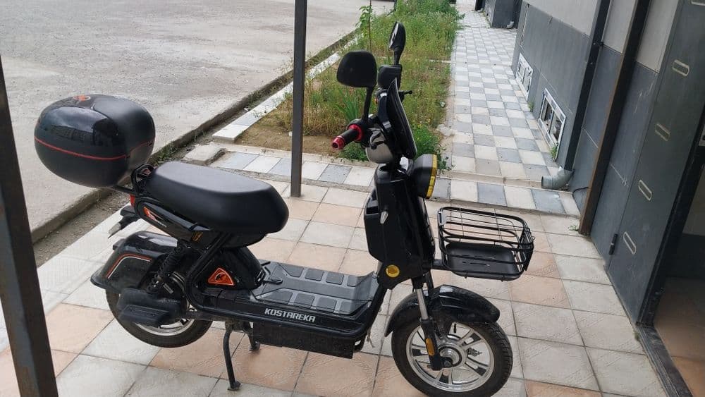Skuter srochni sotiladi — 2