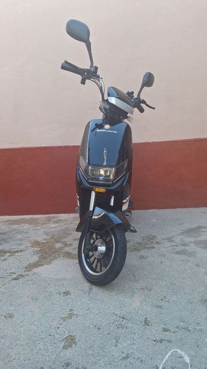 Skuter sotiladi rangi qora jetksli sostenasi zur 4 oy haydalga — 4
