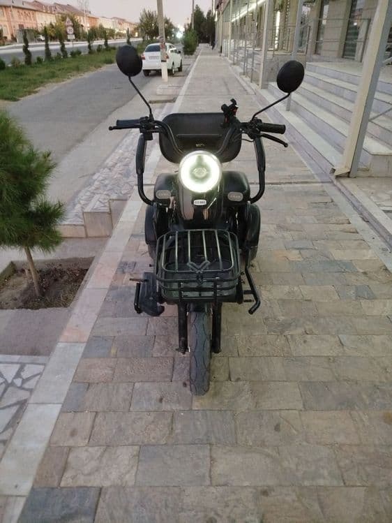 Skuter
3
Yurilgan 5909 km/s
5 ta akumlyator — 4