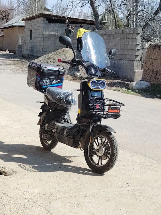 Skuter sotiladi tezda xolati yaxshi yangi hali — 1