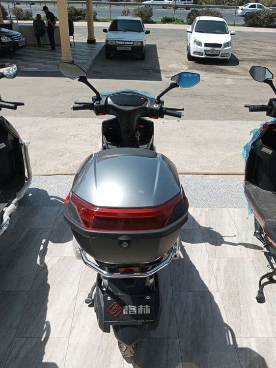 Skuter moped sotiladi — 2