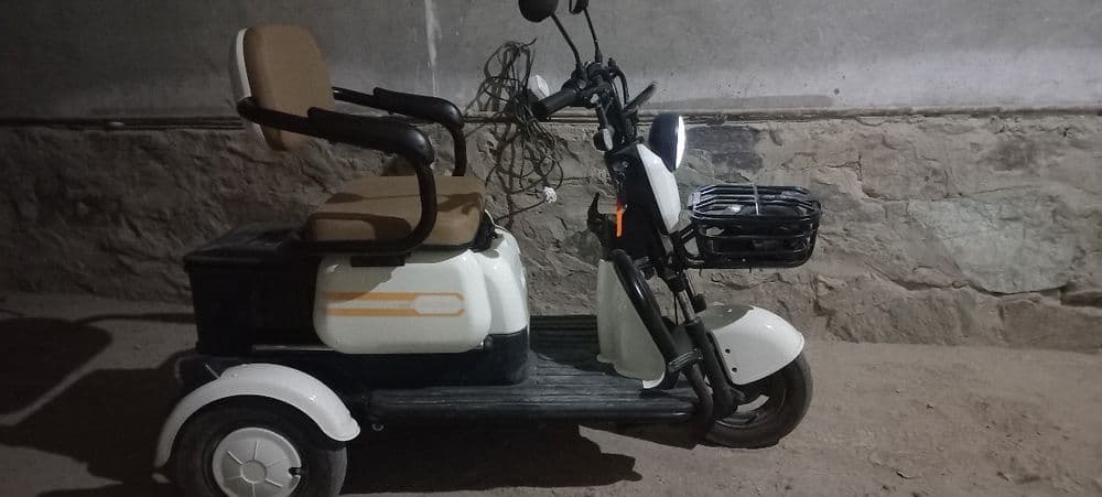Uch oyoqli skuter sotiladi 600$ — 2