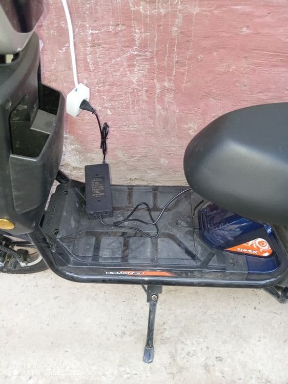 Elektron skuter sotiladi holati yangi zaryadi 70km yuradi — 4