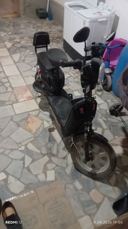 Skuter satiladi srochni — 1