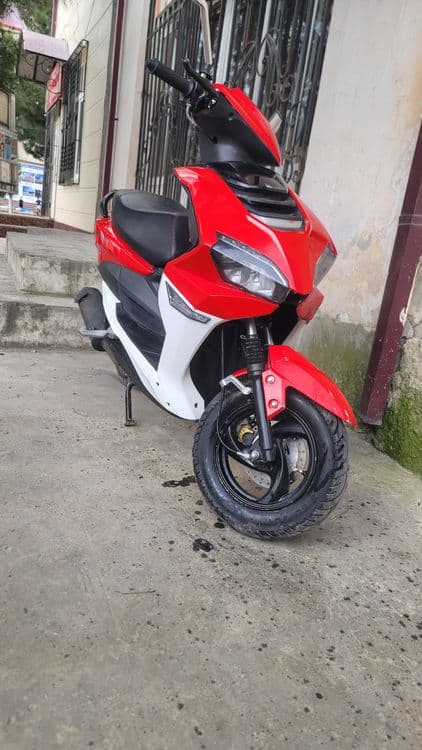 Skutr sotiladi 125 kub — 2