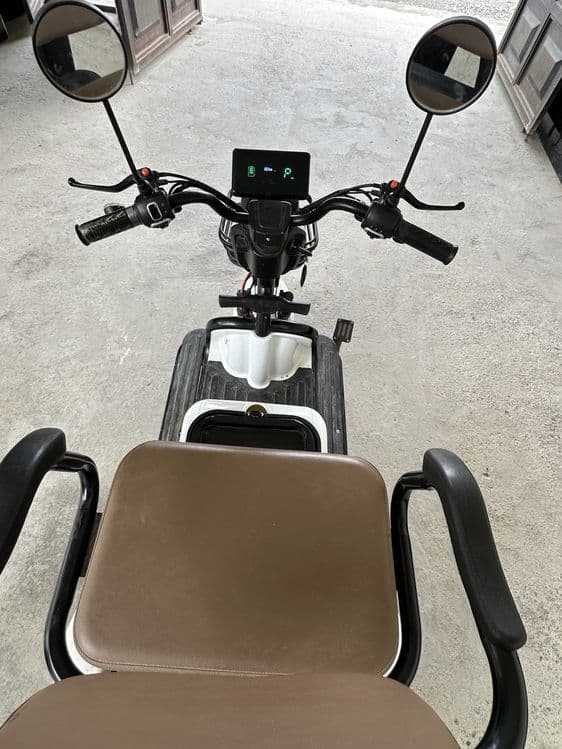 Uch balonli Elektron Skuter. — 3