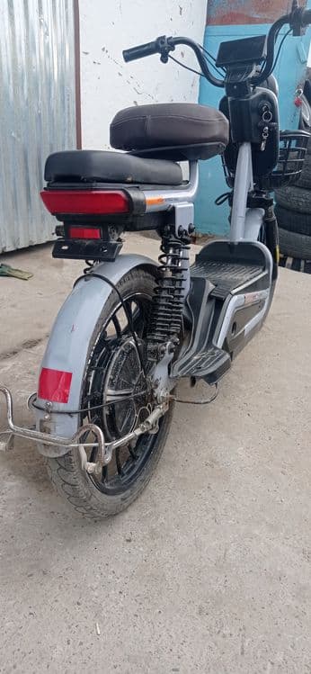 Mopedlar skuterlar — 4