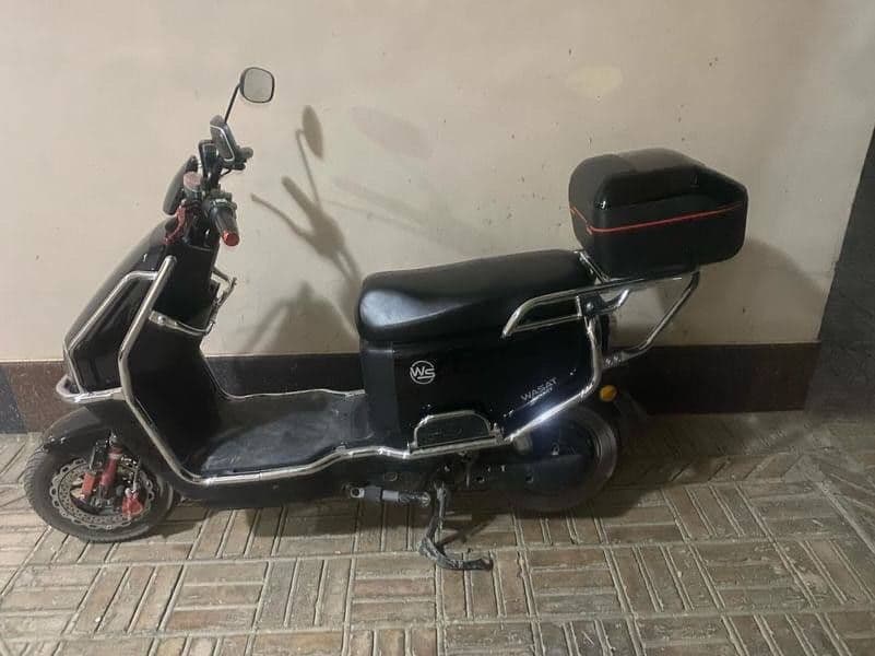 Elektro skuter wasat sport sotiladi — 2