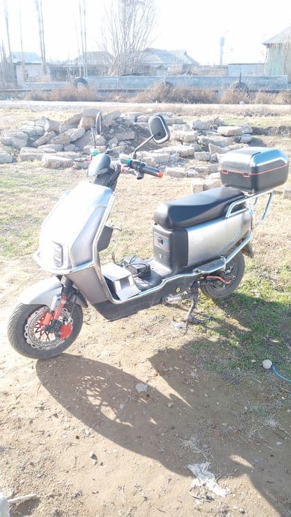 Elektro skuter WS tank — 3