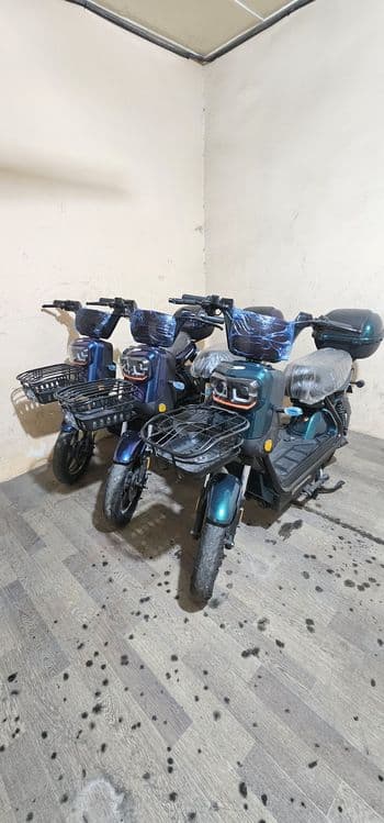DRONGO 16 DM skuter — 2