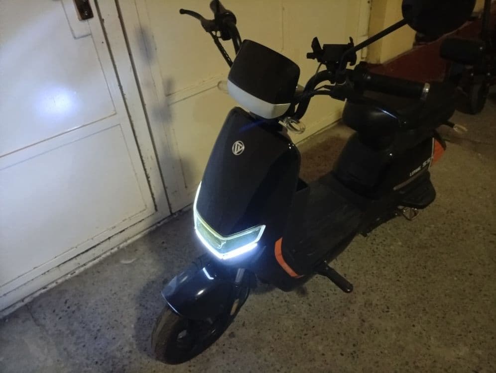 Skuter sotiladi! — 2