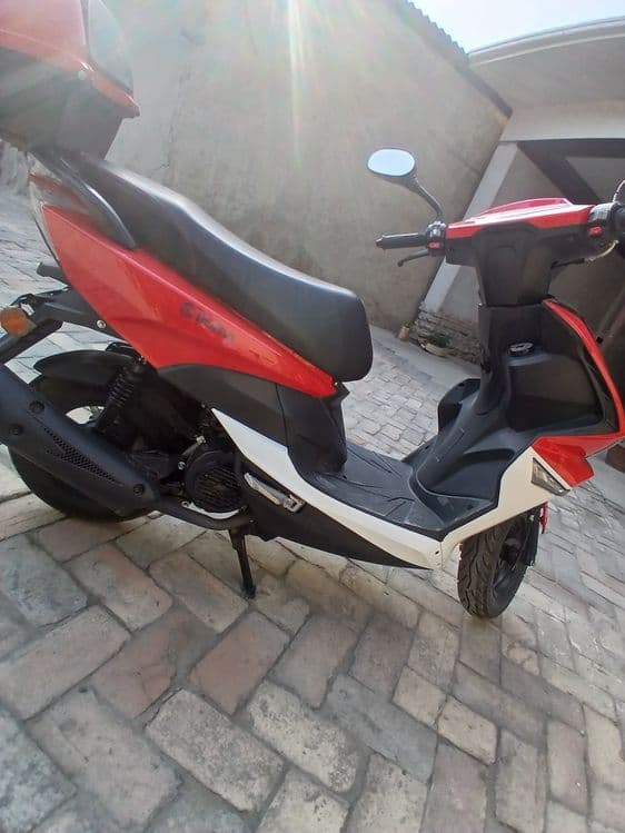 Mot- Benzin skuter — 2