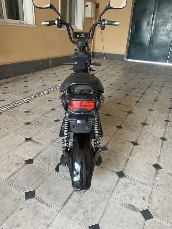 Tesla skuter sotiladi — 5