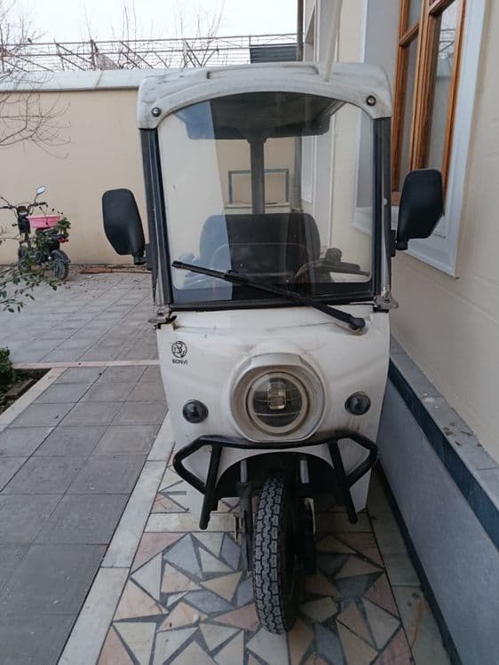 Uch oyoqli skuter 3 oyoqli skuter — 2
