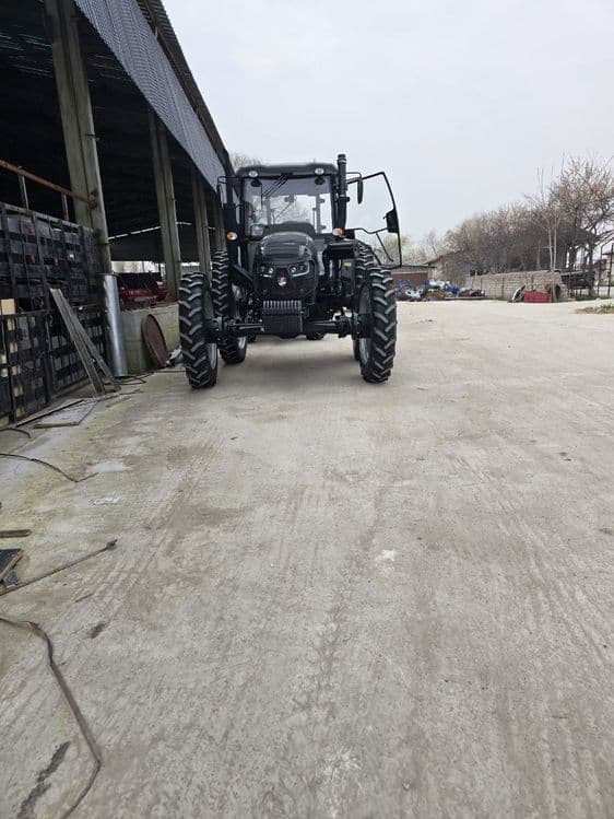 Traktor Farmlead 1304 — 2
