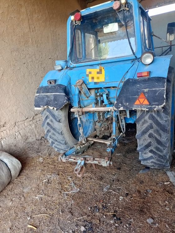 Traktor sotiladi — 2