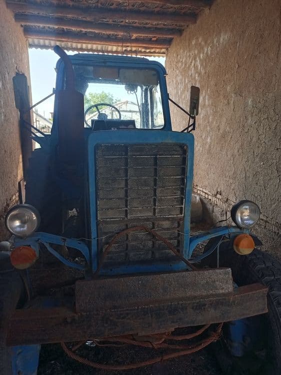 Traktor sotiladi — 3