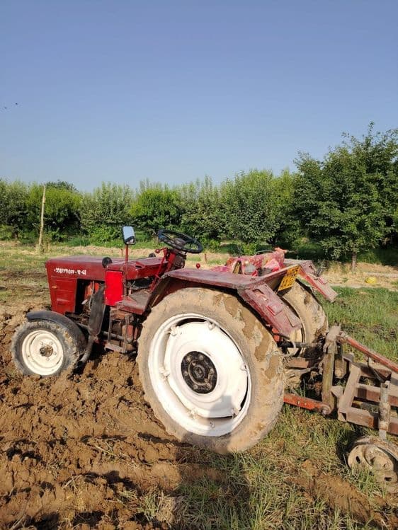 T25 traktor sotiladi — 2