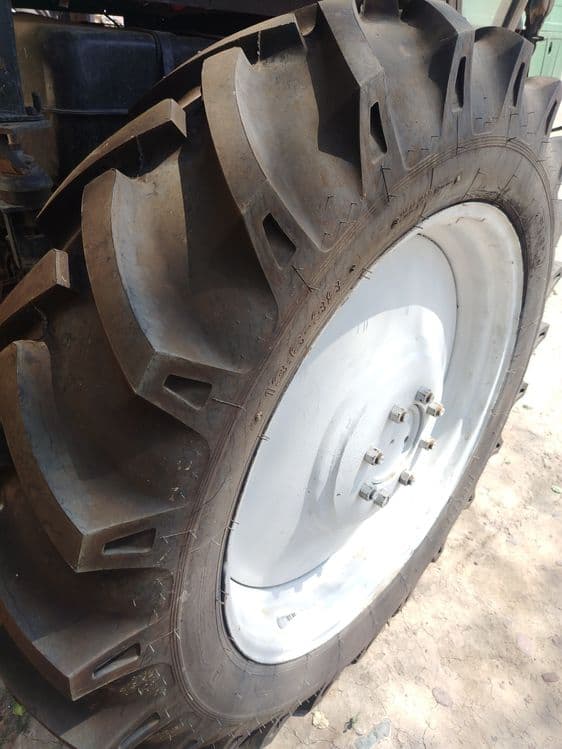 Traktor MTZ 80 S — 3