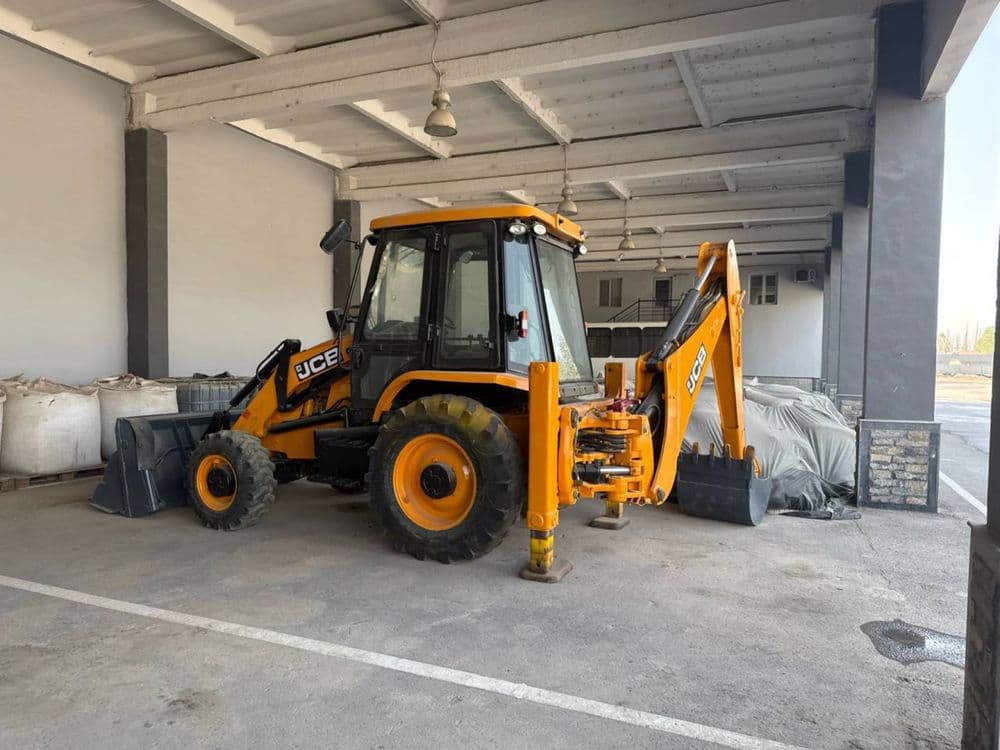 ekskavator pogruzchik JCB 3DX Plus toshkentda tayyor — 2