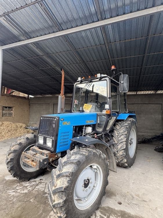 Traktir Belarus sotiladi srichna — 2