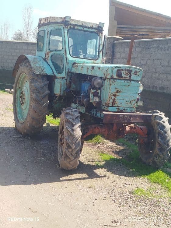 T 40 traktor sotiladi 4×4 oldi tortadi narxi 40 mln balonlar 90 foiz — 1