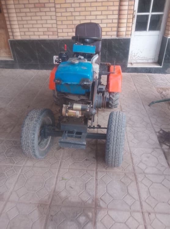 Traktor sotiladi — 2